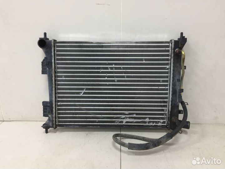 Радиатор охлаждения двигателя Hyundai Solaris 2010