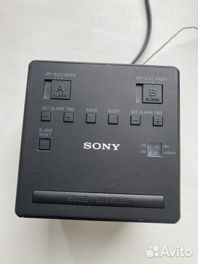 Радио часы будильник Sony ICF C1T