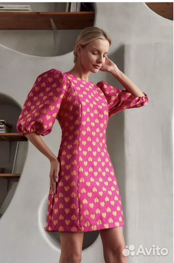 Нарядное платье с пышными рукавами сердечки