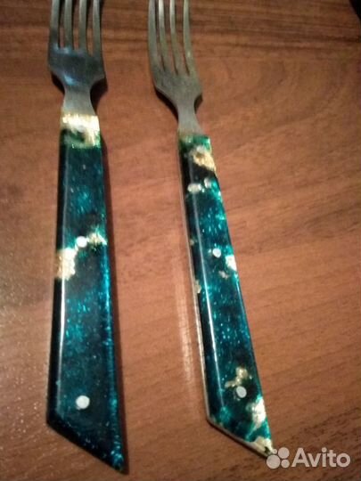 Вилки с оригинальной зеленоватой ручкой