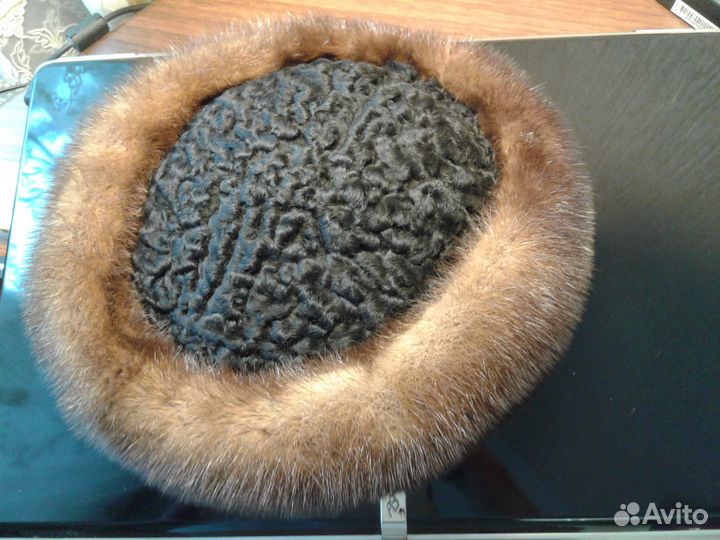 Женская зимняя шапка