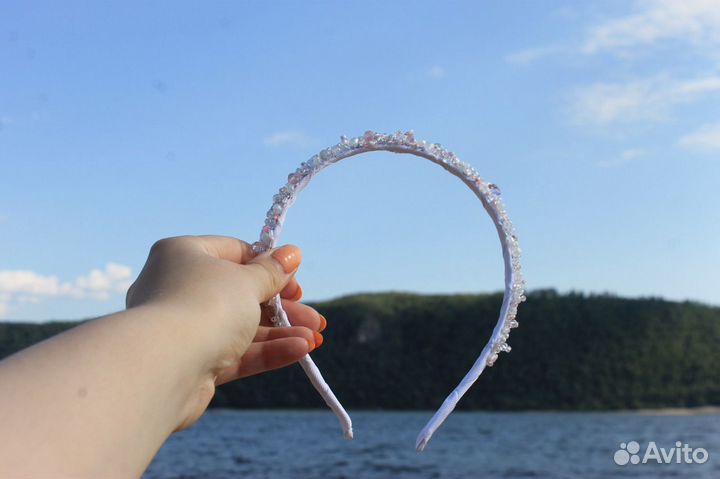 Ободок с бусинами праздничный ручной работы