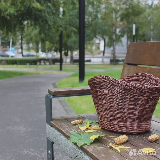 Корзина плетеная из бумажной лозы