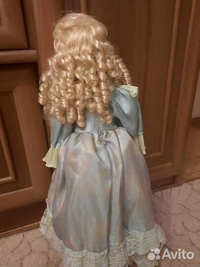 Кукла фарфоровая большая