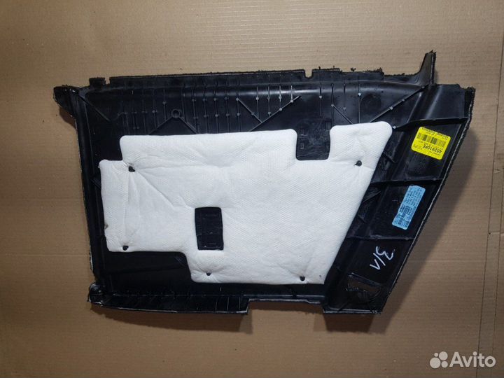 Обшивка багажника задняя левая Bmw X5 E70 N62B48