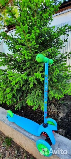 Самокат трехколесный