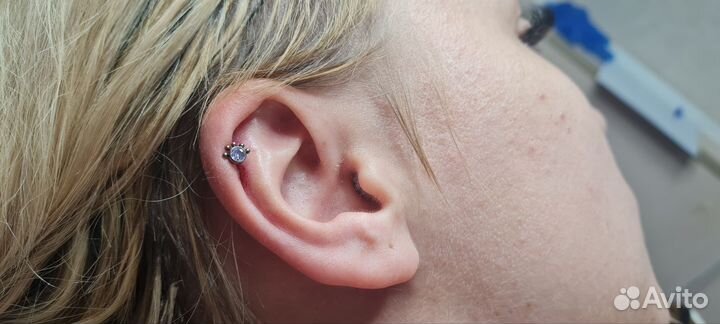 Мастер пирсинга