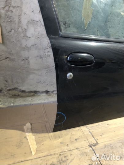 Передняя правая дверь Fiat Albea