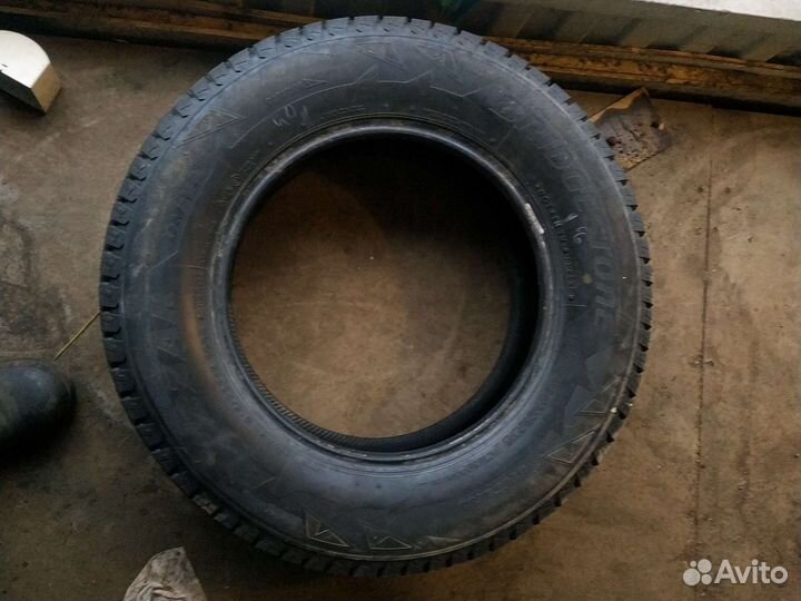 Bridgestone Blizzak DM-V2 215/70 R16