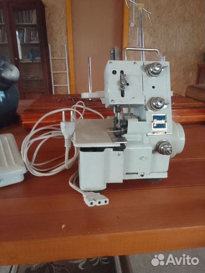 Швейная машина оверлок бу