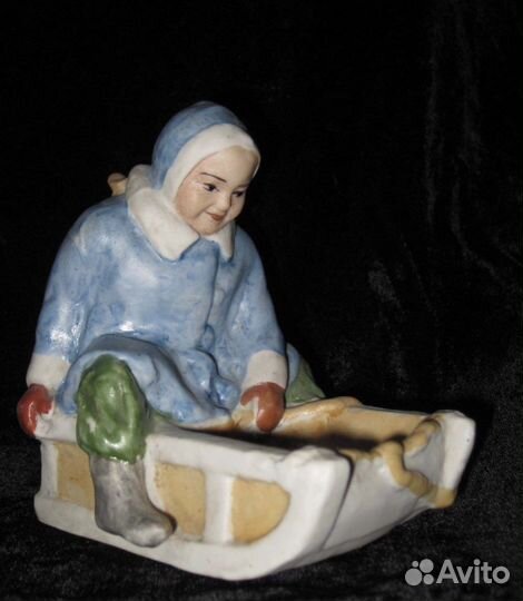 Девочка на санках, фарфор бисквит Артель, Украина