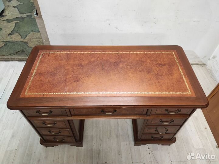 Стол руководителя (массив/кожа) б/у 02295
