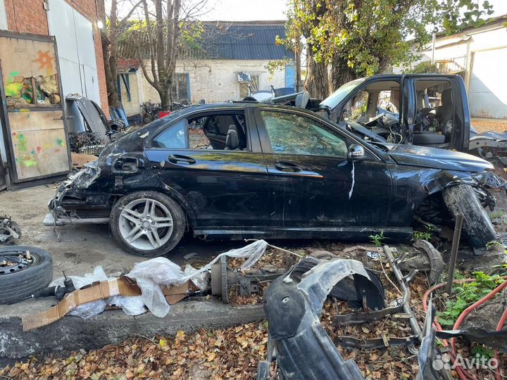 В разборе mercedes w204 AMG рестайл