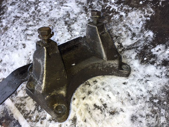 Опора АКПП Мерседес 210