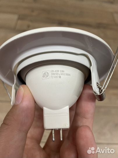 Точечные встраиваемые светильники белые