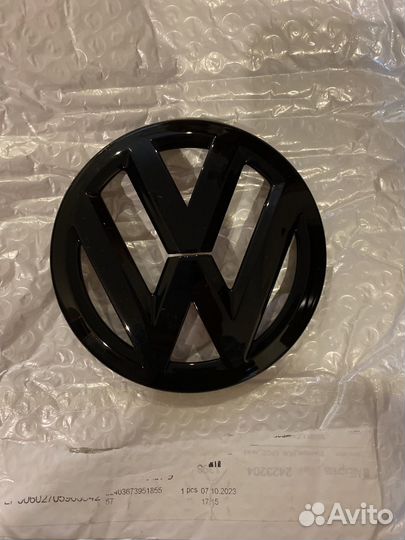 Эмблема Volkswagen черные решетка