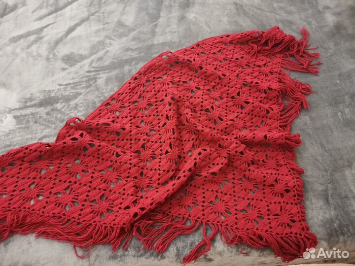 Шаль вязаная крючком. Ручная работа