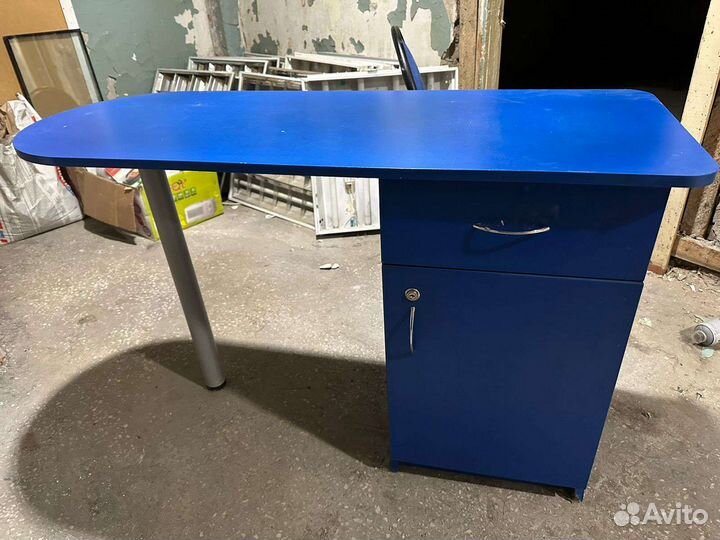 Маникюрный стол бу