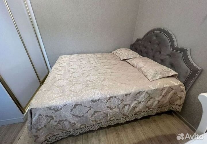 Кровать с молдингом