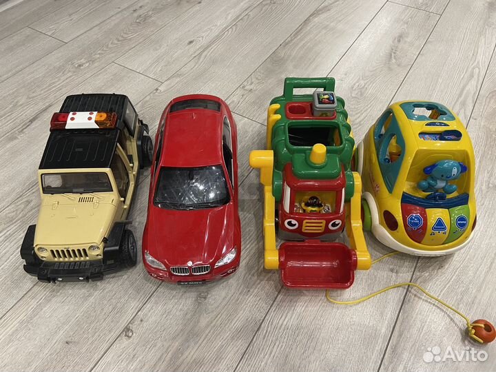 Развивающий автомобиль несколько больших