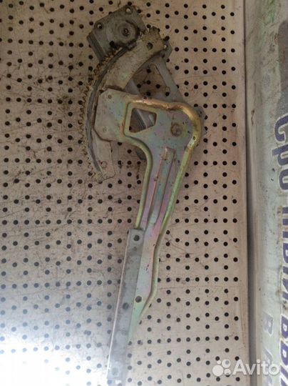 Стеклоподъемник задний левый Nissan Almera Classic