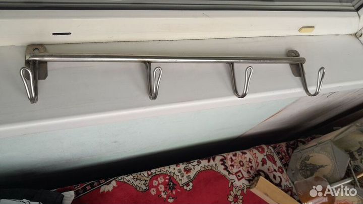 Вешалка настенная металлическая