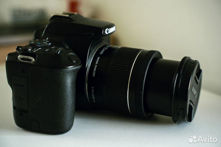 Зеркальный фотоаппарат Canon EOS 250D + Kit 18-55m