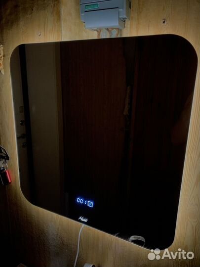 Зеркало с подсветкой и часами 60х60