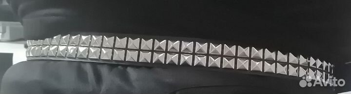 Ремень в заклепках