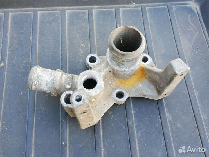 Фланец двигателя системы охлаждения Форд фокус 2