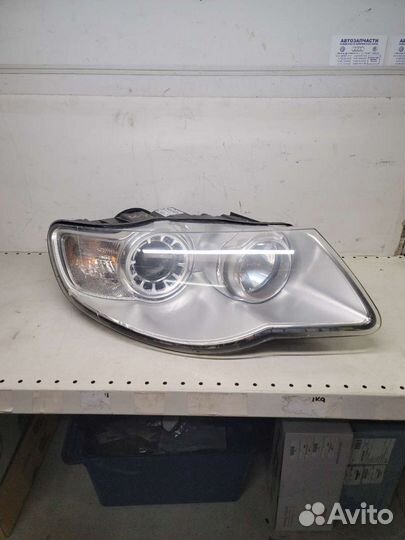 Фара правая VW Touareg 7L6941032B