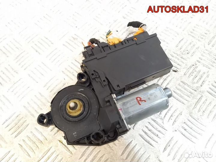 Моторчик стеклоподъемника Audi A4 B7 8E1959802G