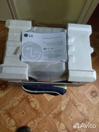 Видеомагнитофон LG L424