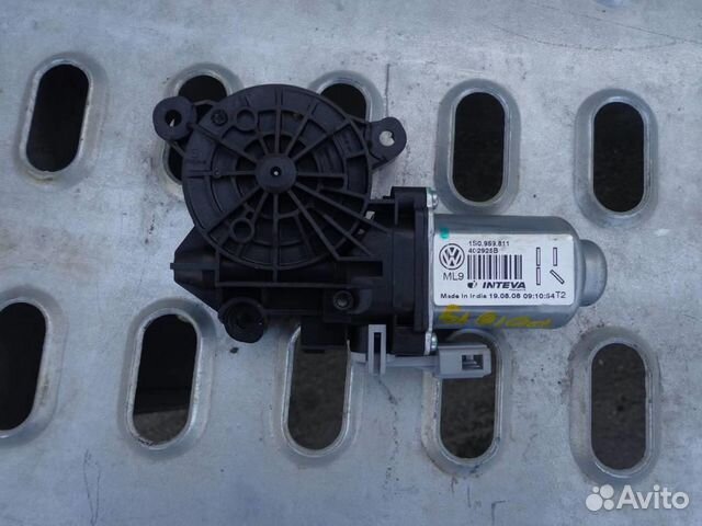 Моторчик стеклоподъемника задний правый VW Polo 5