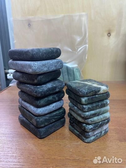 Камни тёмный змеевик,белый мрамор жадеит для спа