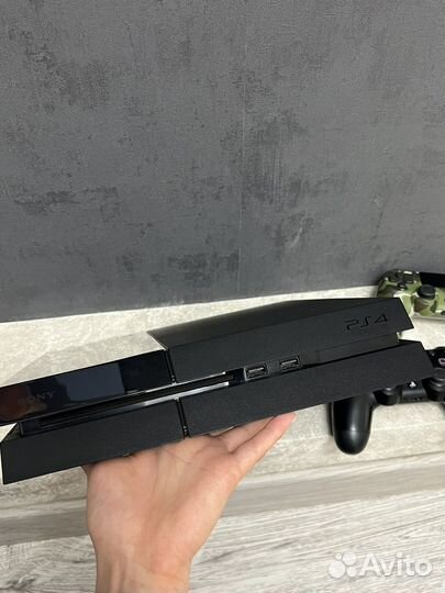 Sony playstation 4 FAT на SSD + 2 джостика
