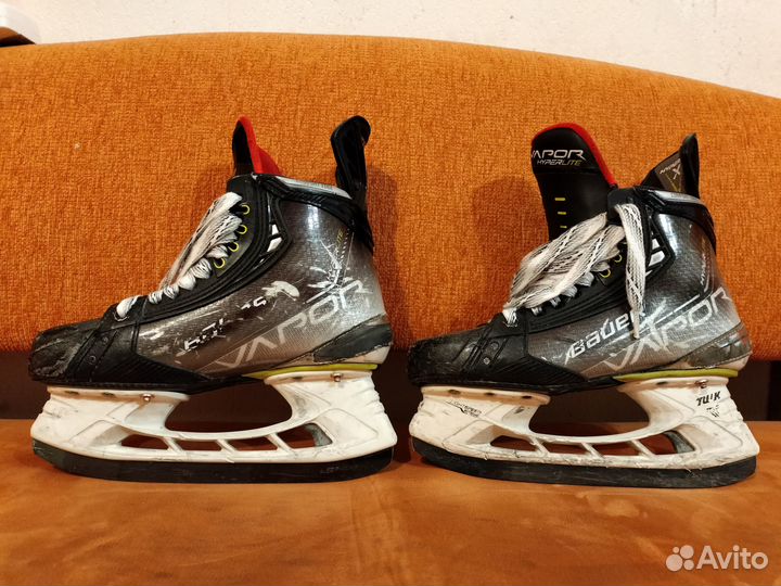 Продам коньки хоккейные bauer vapor hyperlight