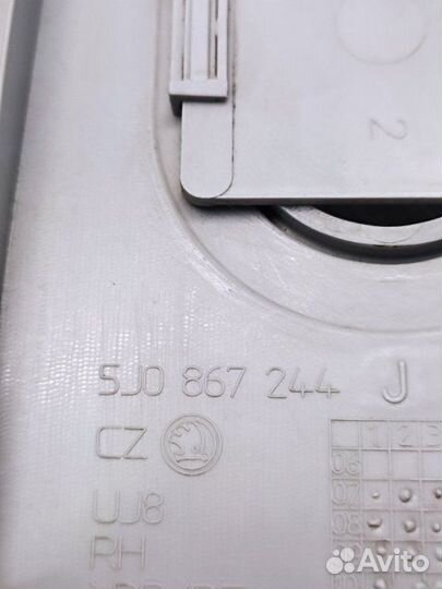 Обшивка средней стойки правая Skoda Fabia 1.4 cggb