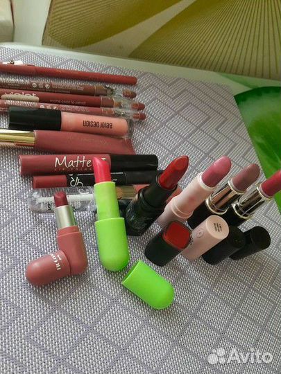 Косметика пакетом помады
