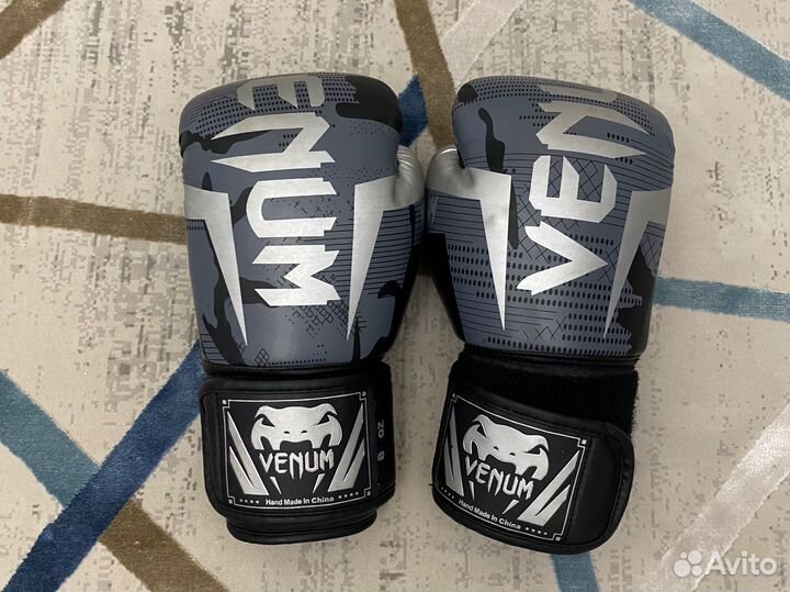 Боксерские перчатки venum