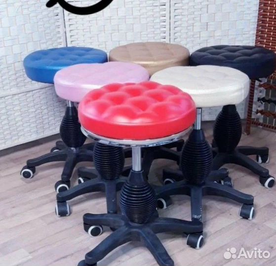 Стул для мастера педикюра, косметолога