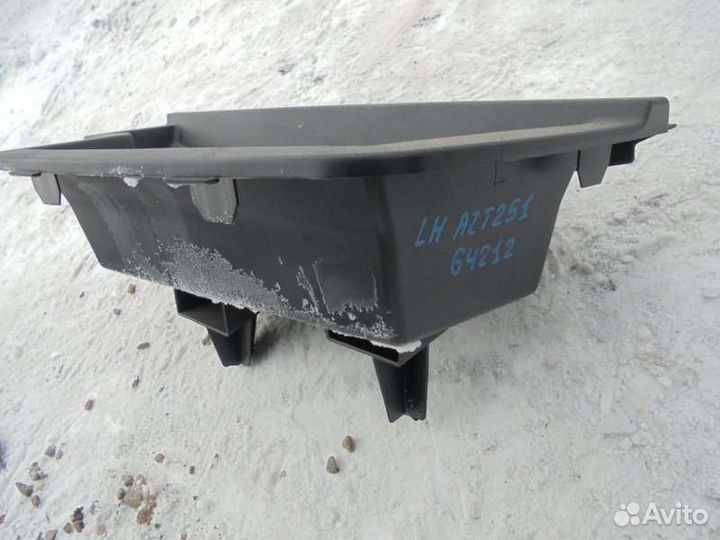 Ящик в багажник левый Toyota Avensis AZT251