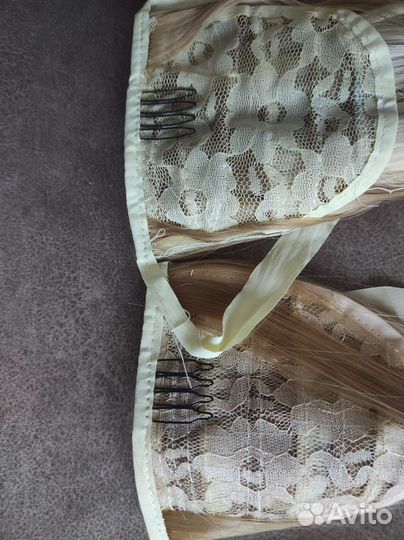 Волосы-хвост на заколках блонд