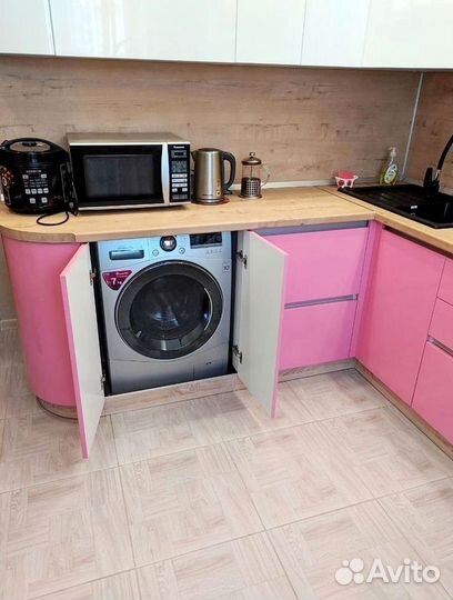 Кухонный гарнитур в современном стиле на заказ