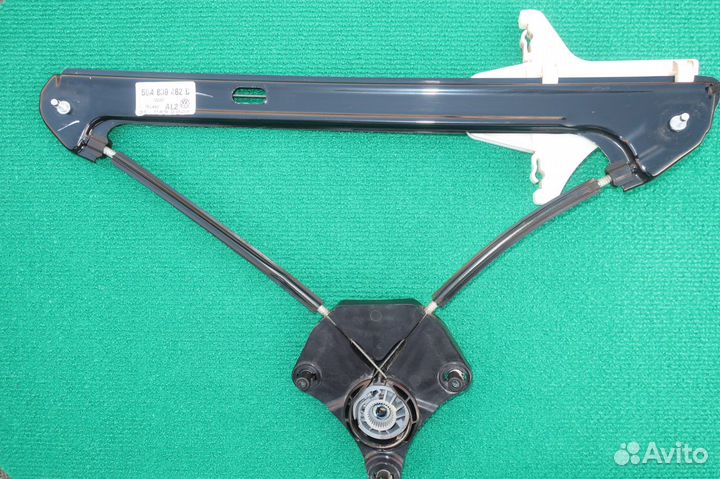 Стеклоподъемник задний правый VW Golf 7