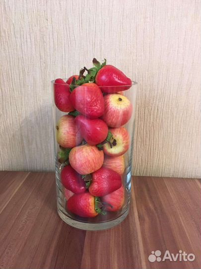 Ваза интерьерная композиция Клубника и яблоки