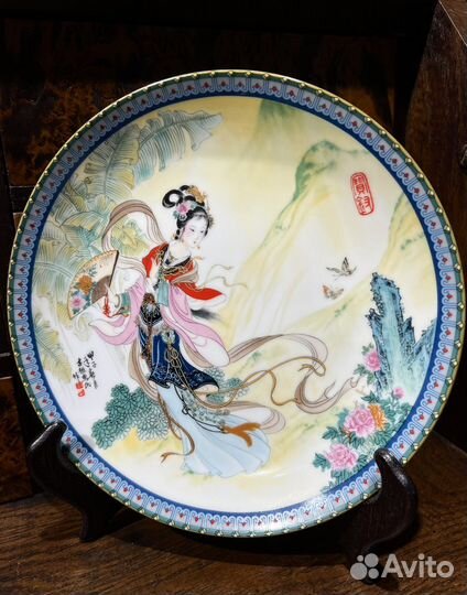 Тарелка серии красавицы красного особняка