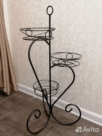 Подставка для цветов металлическая