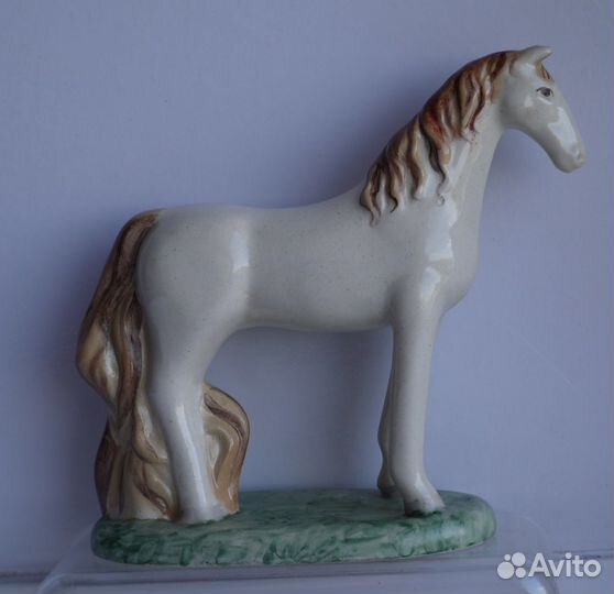 Авторская фарфоровая статуэтка Лошадь,Н.Пензина
