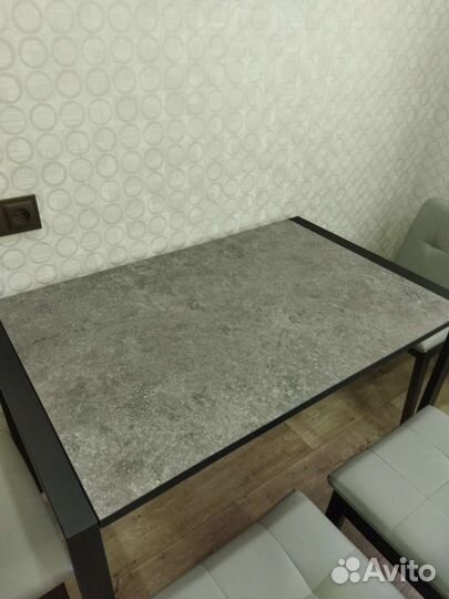 Стол и стулья
